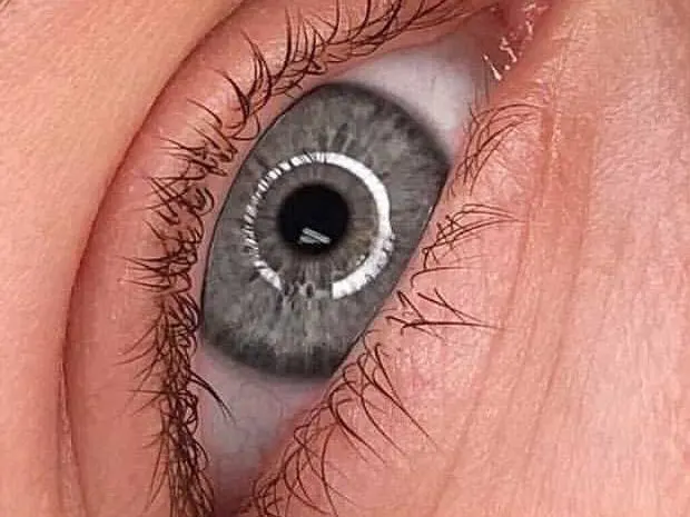 Permanent Make-up Augen Lidtsrich vorher Beispiel 1