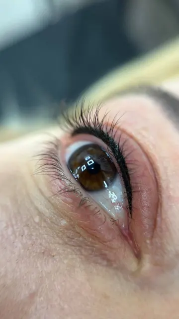 Permanent Make-up Augen Lidtsrich nachher Beispiel 2